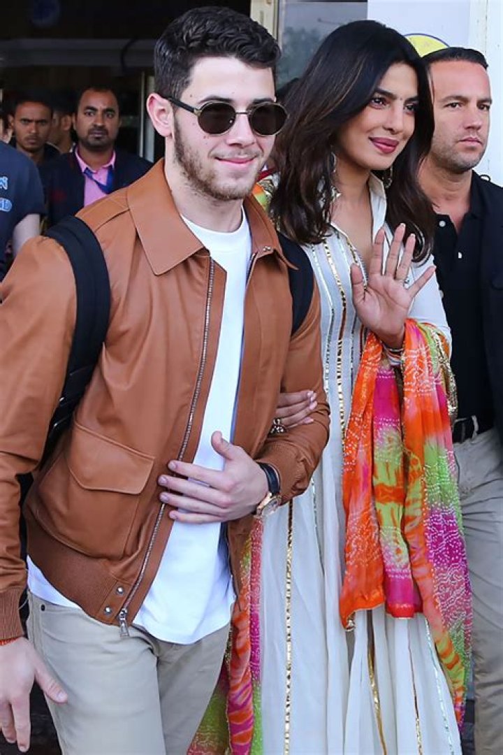 Nick Jonas – Bio, Age, Height, Net worth, Girlfriend – Priyanka Chopra, Is He Gay?